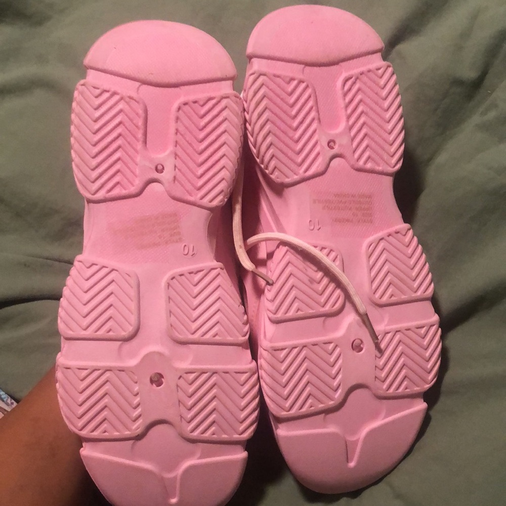Pink sneakers - Picture 3 of 5